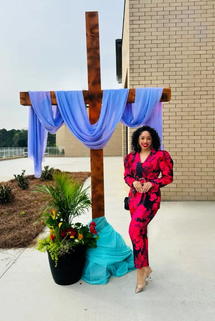 Shani Tené with a cross